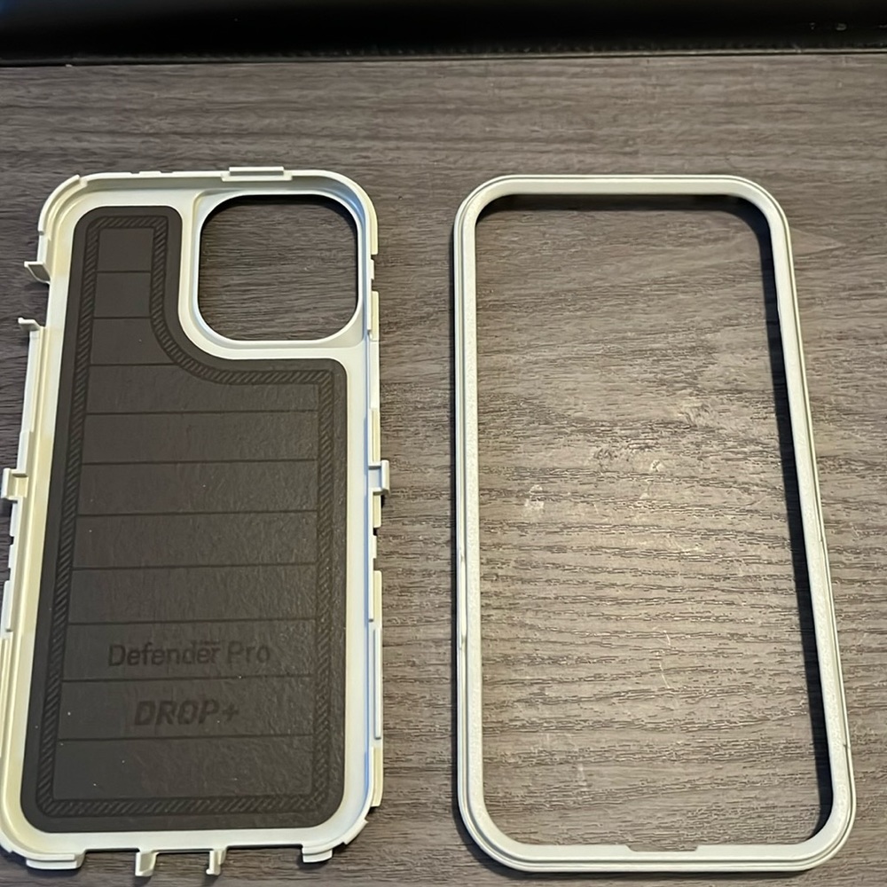 OtterBox Defender PRO for IPHONE 12/13 PRO
Grey Case Plastic Case ONLY